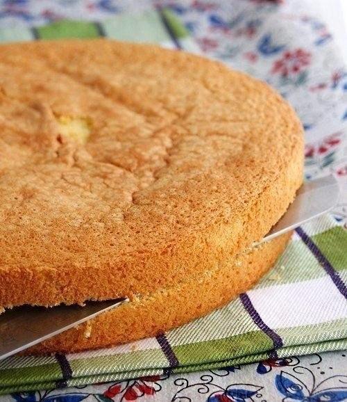 Торт с ананасами. Торт с нежнейшим творожным кремом и ананасами.