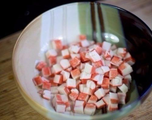 Салат с крабовыми палочками и фасолью? 01