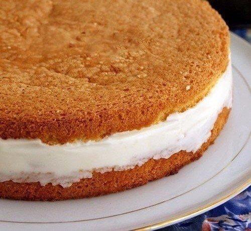 Торт с ананасами. Торт с нежнейшим творожным кремом и ананасами.