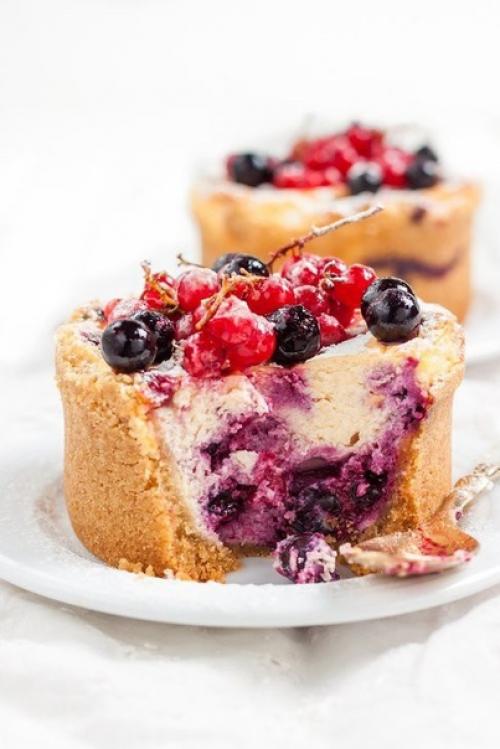 Творожно - ягодные пирожные. Творожно - ягодные пирожные.