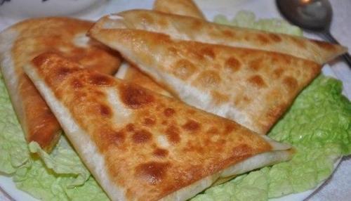 Вкусные конвертики.  Нет ничего проще чем приготовить эти замечательные и сытные пирожки.