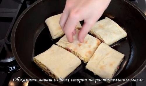 Жареный лаваш с колбасой и сыром. 07