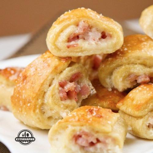 Слоечки с ветчиной.