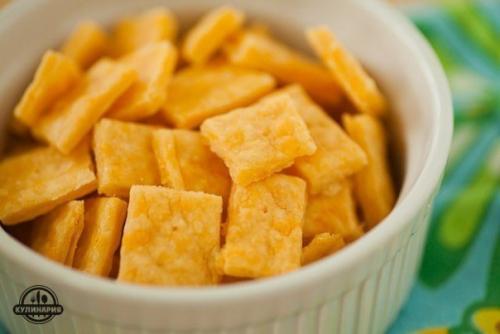 Домашние сырные крекеры.