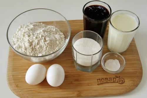 Пирог на кефире с вареньем. 01