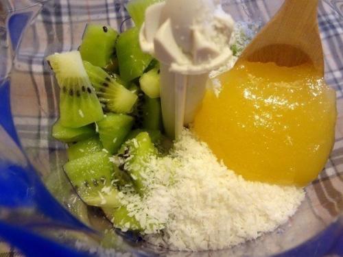 Сладкие шарики с киви и орехами. 02