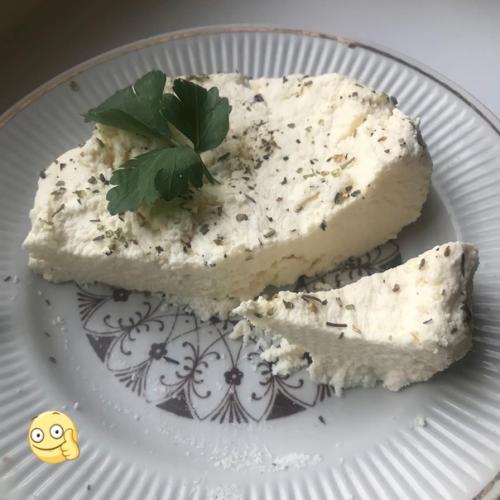 Домашний сыр брынза.