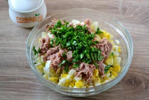 Салат с яйцом, тунцом и огурцом. 02