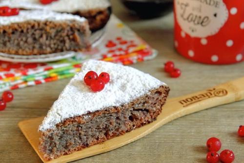 Пирог на кефире с вареньем.