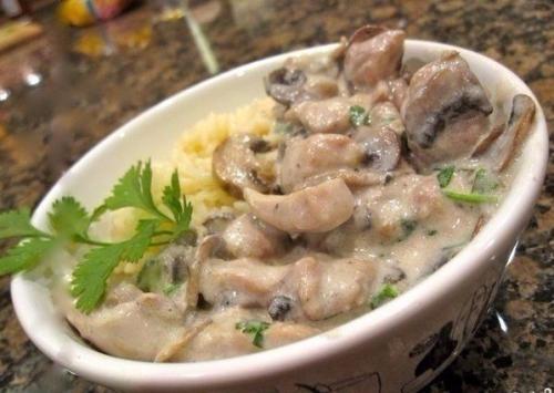 Курица с грибами в сливочном соусе. 

