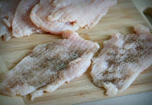 Куриные рулетики в беконе (хрустящие снаружи и сочные внутри). 01 Куриные рулетики в беконе (хрустящие снаружи и сочные внутри). 01