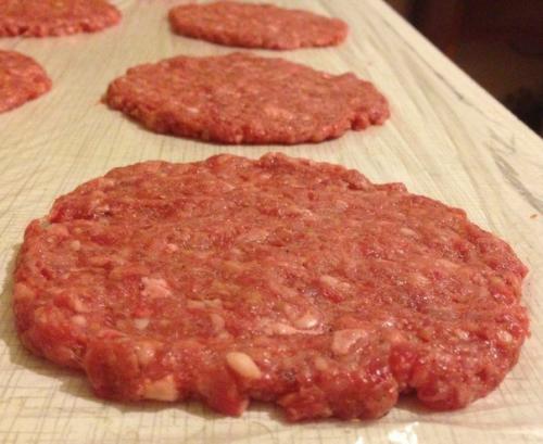 Чизбургеры.  Ингредиенты:   - Булочки. 02