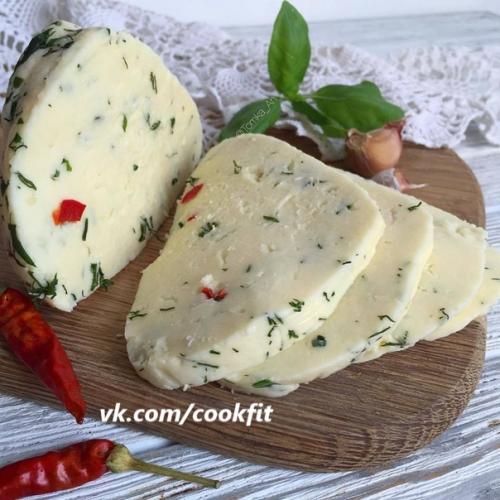 Диетические трубочки с яйцом и сыром.