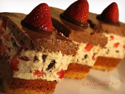 Пирожное Клубника в Шоколаде.