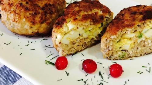 Фаршированные яйца с тунцом.