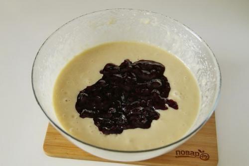 Пирог на кефире с вареньем. 03