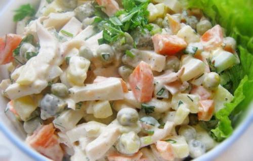 Салат с кальмарами и овощами: заряд белка!