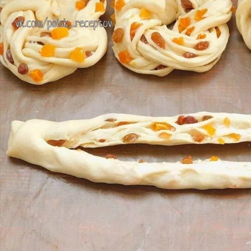 Булoчки с изюмом и курагой. 03