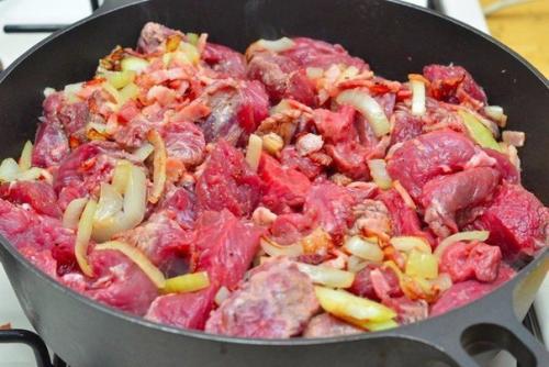 Говядина по-бургундски.  Ингредиенты: 04