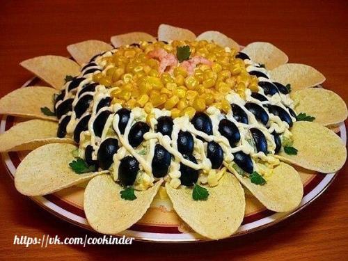 Этот салат любой стол Подсолнух украсит.