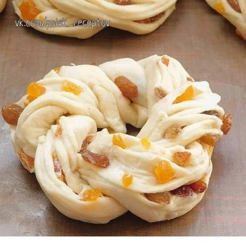 Булoчки с изюмом и курагой. 01