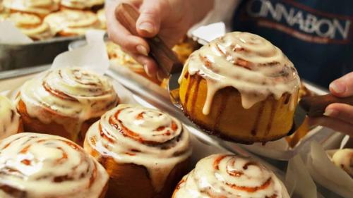 Пышные и ароматные булочки синнабон. Пышные и ароматные булочки синнабон.