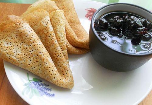 Заварные блины.  Прекрасные блины с дырочками, тоненькие, вкусные и не бывают комом.