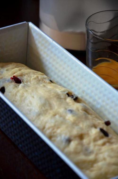 Пасхальный хлеб.  Можно изредка радовать свою семью таким вот хлебом и помимо пасхи, например, он идеально подойдет для завтрака в воскресенье. 05