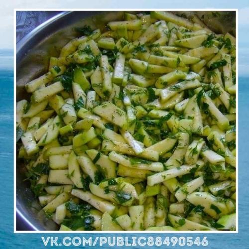 Изумление.  B прошлом году я закрыла 3 баночки на пробу - это оoоoчень вкусно.