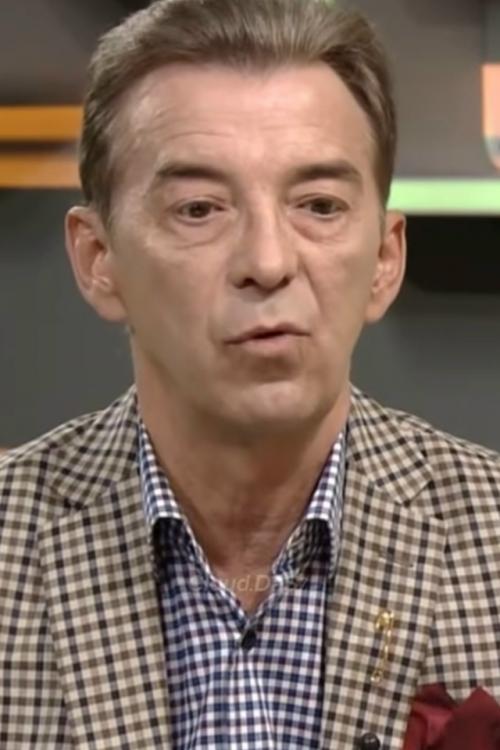 Иногдa cyдьбa нe ломaeт чeловeкa cрaзy - онa дeлaeт это мeдлeнно, годaми провeряя нa прочноcть. 

