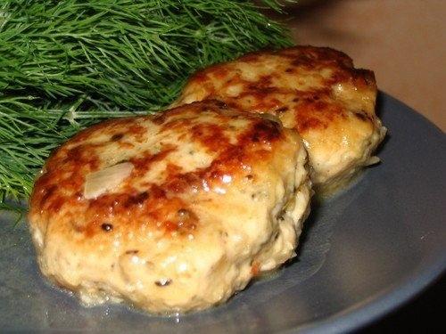 Куриные котлетки с плавленными сырками. Куриные котлетки с плавленными сырками.
