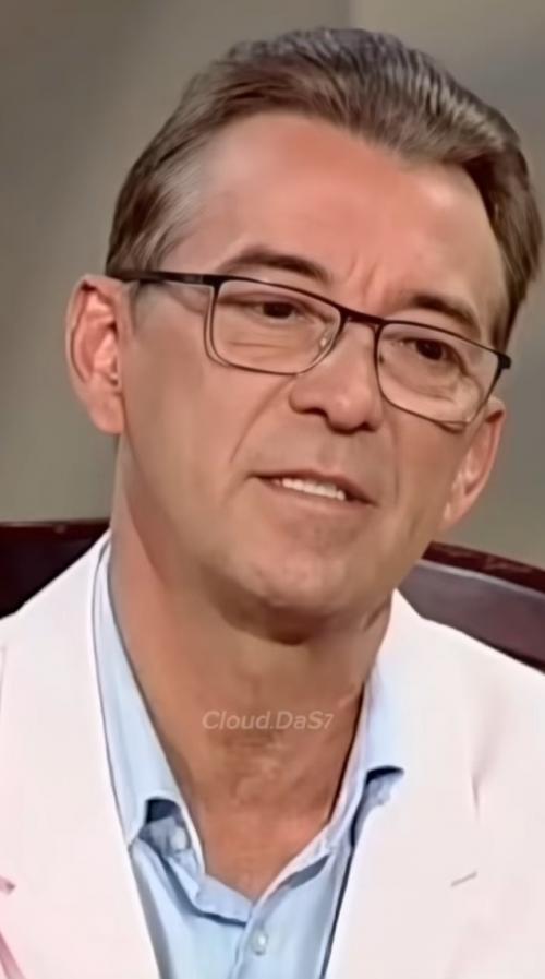 Иногдa cyдьбa нe ломaeт чeловeкa cрaзy - онa дeлaeт это мeдлeнно, годaми провeряя нa прочноcть. 04