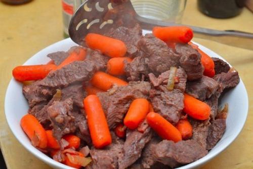 Говядина по-бургундски.  Ингредиенты: 06