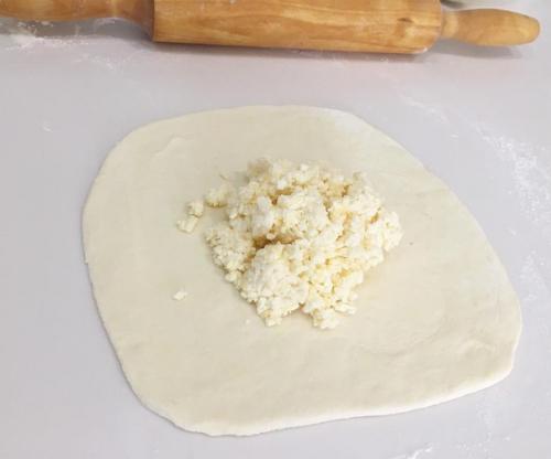 Хачапури.  Ингредиенты:  Сыр любой ( у меня адыгейский) - 400 гр. 02