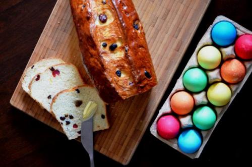 Пасхальный хлеб.  Можно изредка радовать свою семью таким вот хлебом и помимо пасхи, например, он идеально подойдет для завтрака в воскресенье. 01