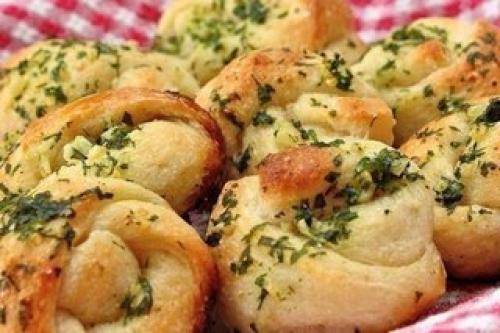 Чесночные булочки.  Ингредиенты: 04