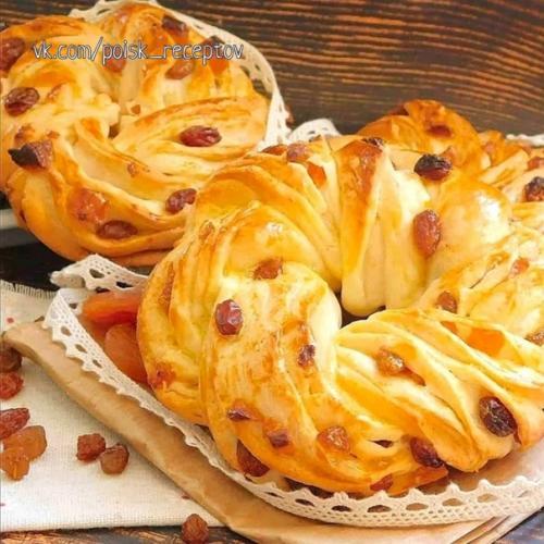 Булoчки с изюмом и курагой.