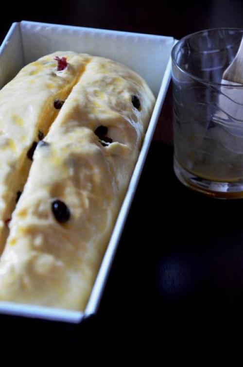 Пасхальный хлеб.  Можно изредка радовать свою семью таким вот хлебом и помимо пасхи, например, он идеально подойдет для завтрака в воскресенье. 06