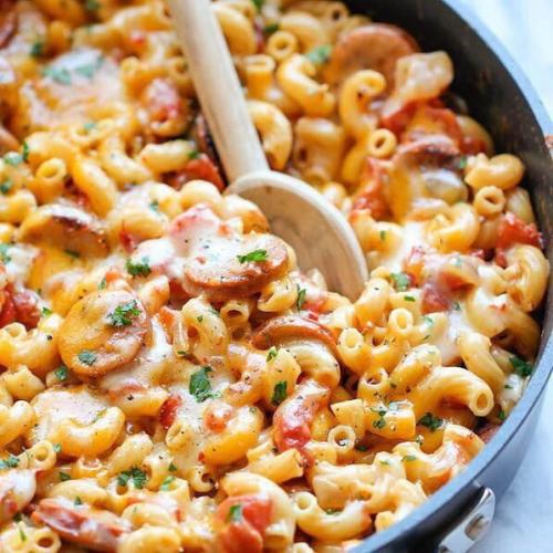 Макароны с колбасками.