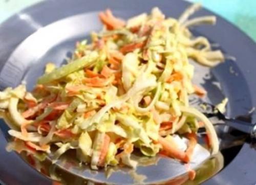Коул слоу из молодой капусты.