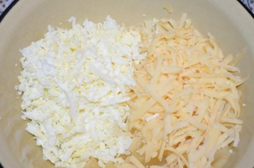 Салат с ананасами, сыром и чесноком. 02
