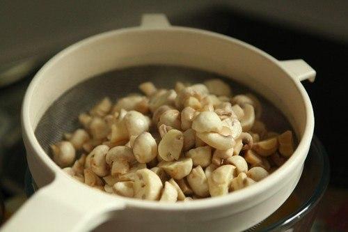 Маринованные шампиньоны.  Ингредиенты: 05