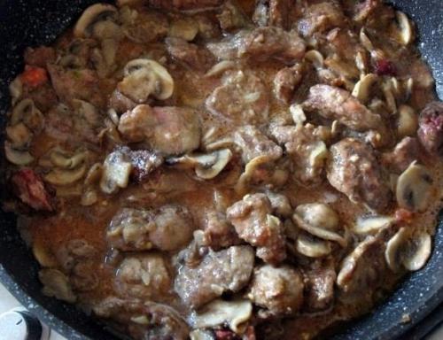 Куриная печень с грибами. 05