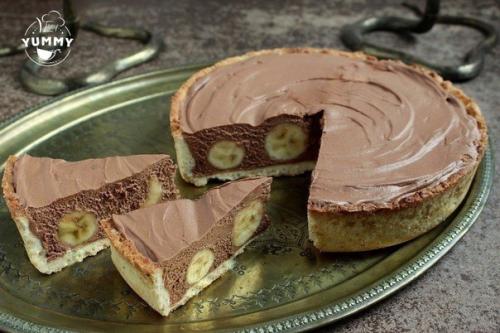 Вкусный торт с бананами и шоколадным муссом.