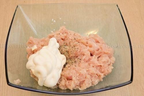 Куриная грудка на бутерброды в духовке. Горячие бутерброды с курицей запеченные в духовке.