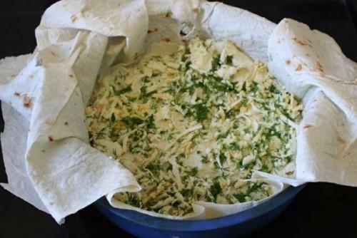 Сырный пирог из лаваша с зеленью. 05