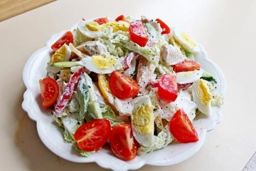 Салат с куриной грудкой Наслаждение.