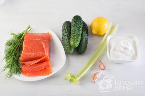 Салат - коктейль из огурца с сельдереем и семгой Свежесть. 01