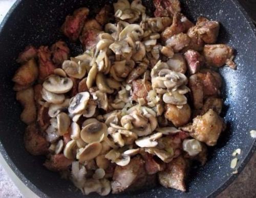 Куриная печень с грибами. 04