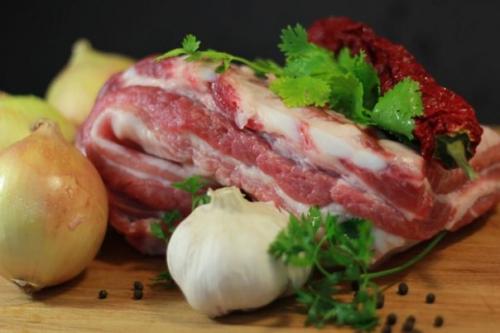 Вкуснейшая грудинка в луковом соусе. 01